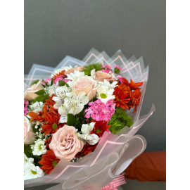 RENKLİ GÜLLÜ MEVSİM BUKETİ 